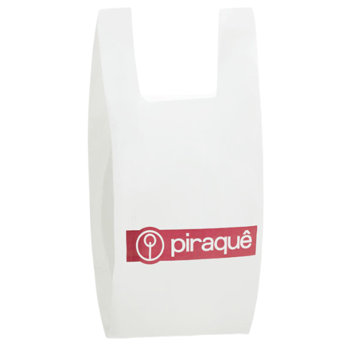 sacola-plastica-alca-camiseta-branca-logo-vermelho